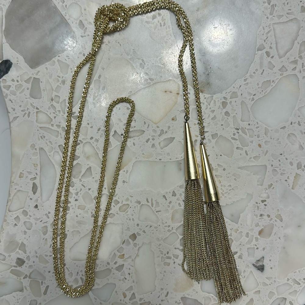 Kendra Scott necklace